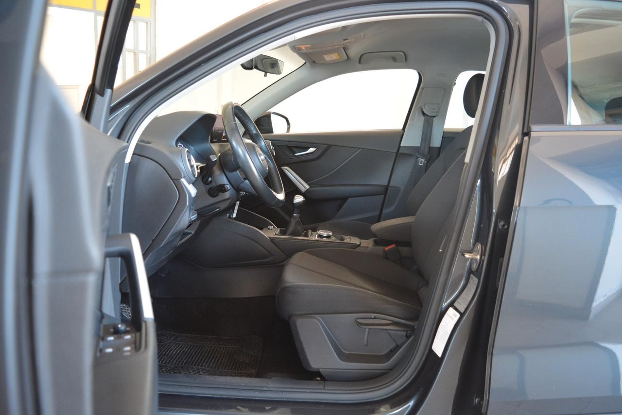 Audi Q2 30 TFSI Business telecamera