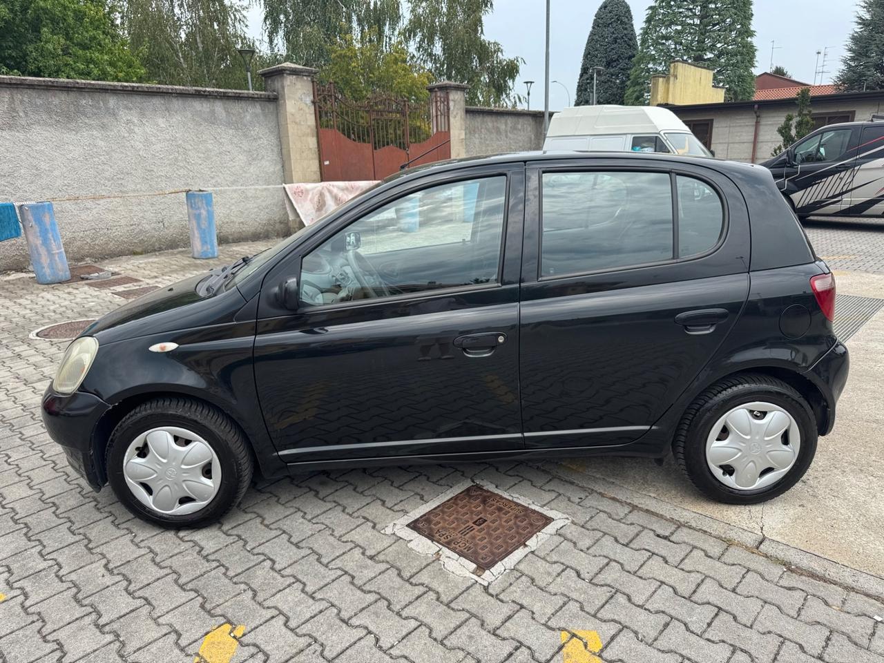 Toyota Yaris 1.0i 16V cat neopatentati 120000km