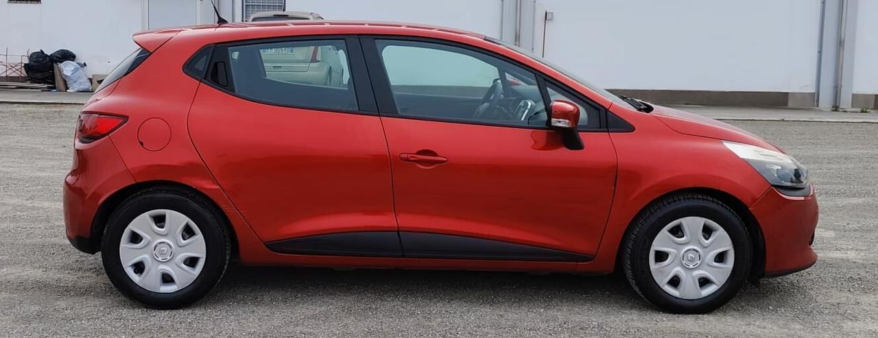 Renault Clio 1.2 75CV 5 porte Costume National