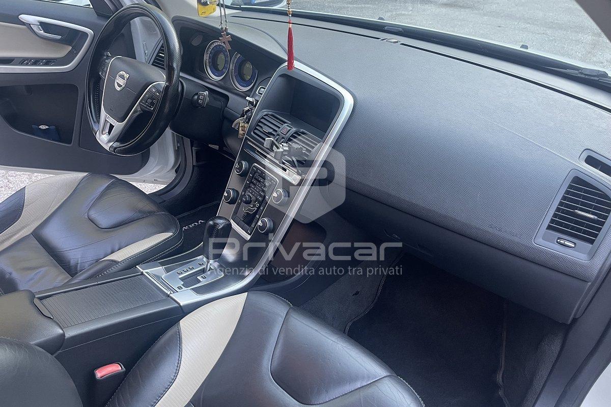 VOLVO XC60 D3 AWD Geartronic R-design