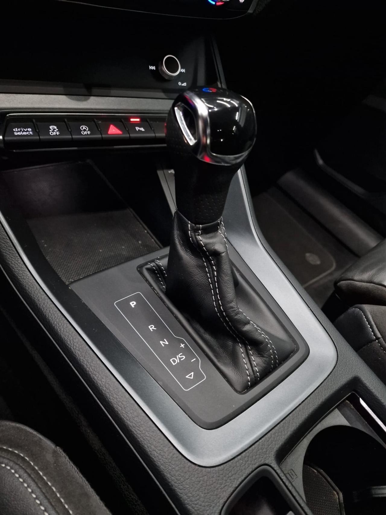 Audi Q3 SPB 35 TDI S tronic line edition 2.0 150CV Identity Black