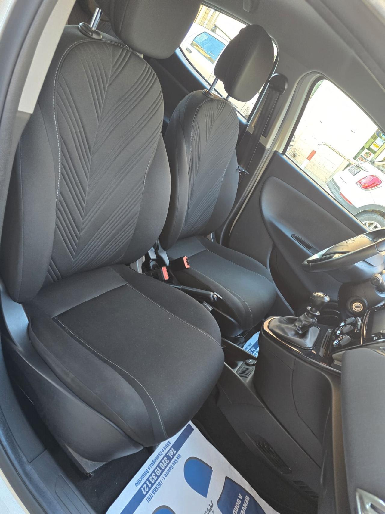 Lancia Ypsilon 1.0 FireFly 5 porte Hybrid Gold