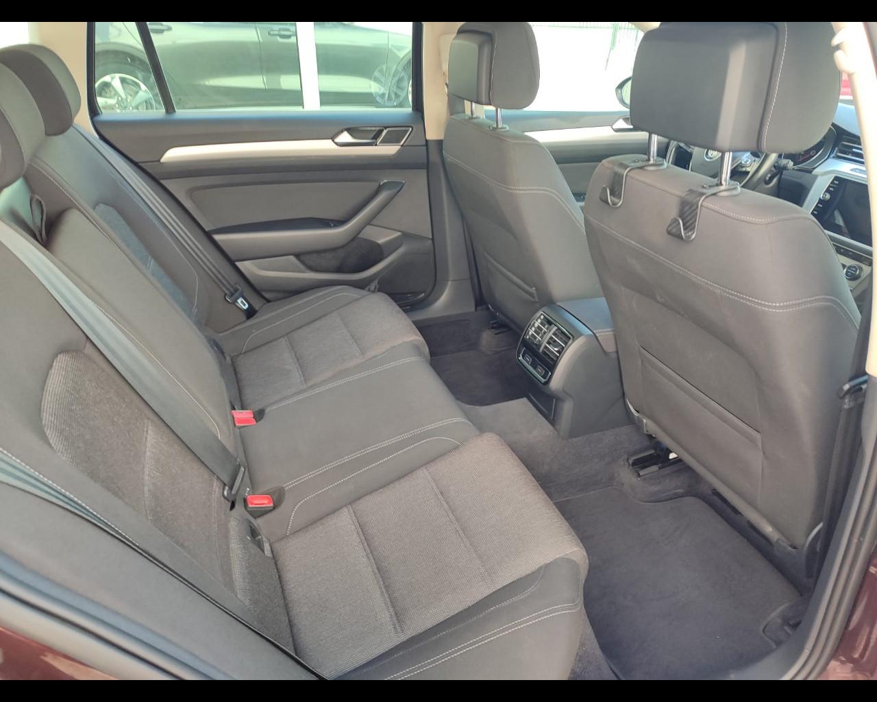 VOLKSWAGEN Passat Business Variant 1.6 TDI Trendline BlueMotion Tech.