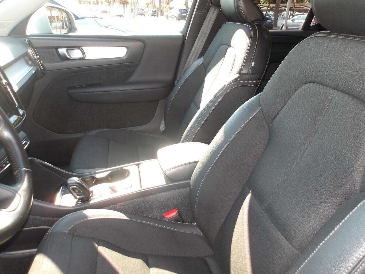 VOLVO XC40 4WD-AUTO-RETROC-2019
