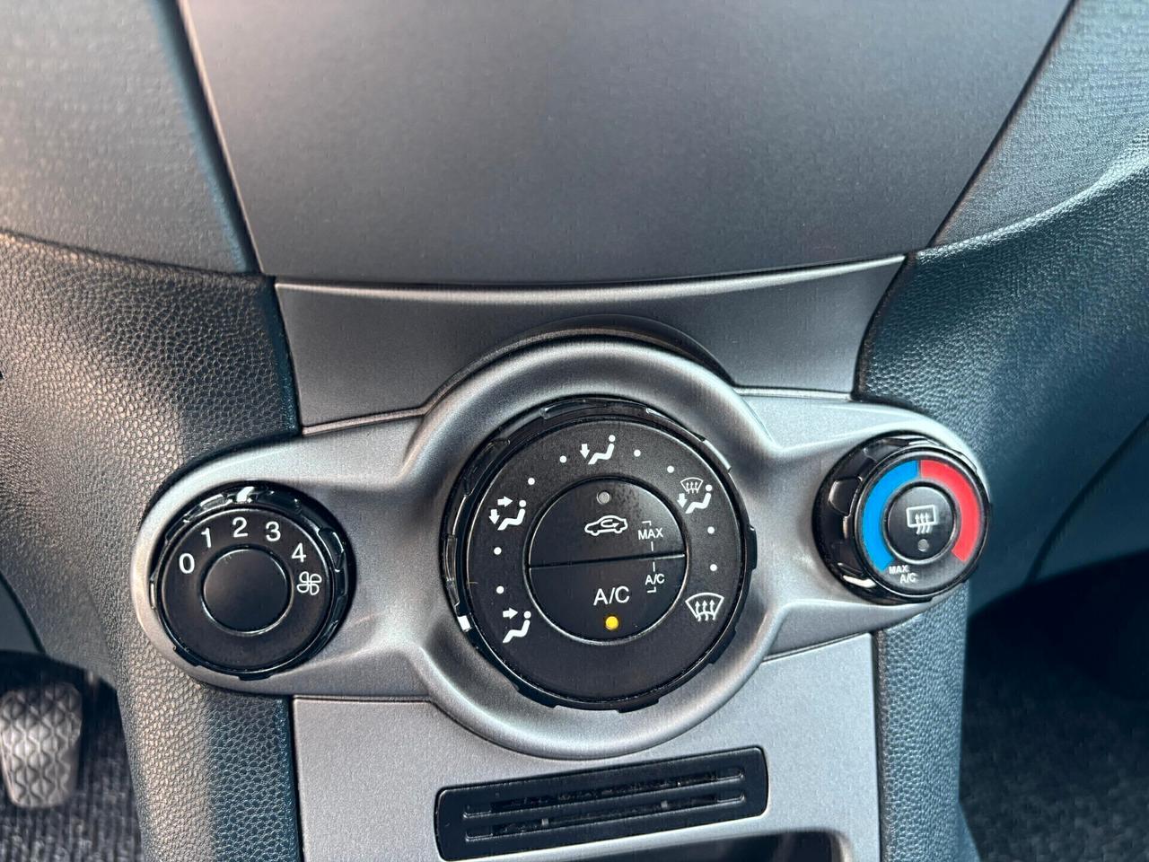 Ford Fiesta 1.2 benzina Neopatentati