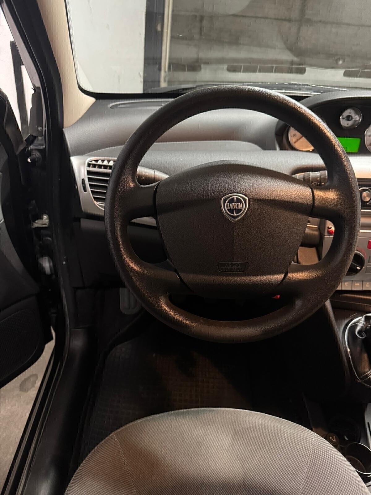 Lancia Ypsilon 1.2 2009 euro 4