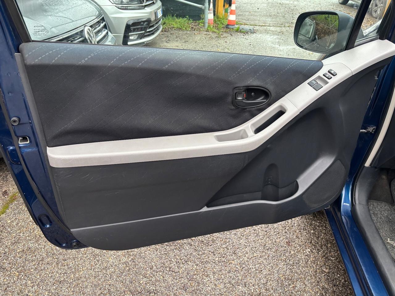 Toyota Yaris 1.0 3 porte Sol OK NEOPATENTATI