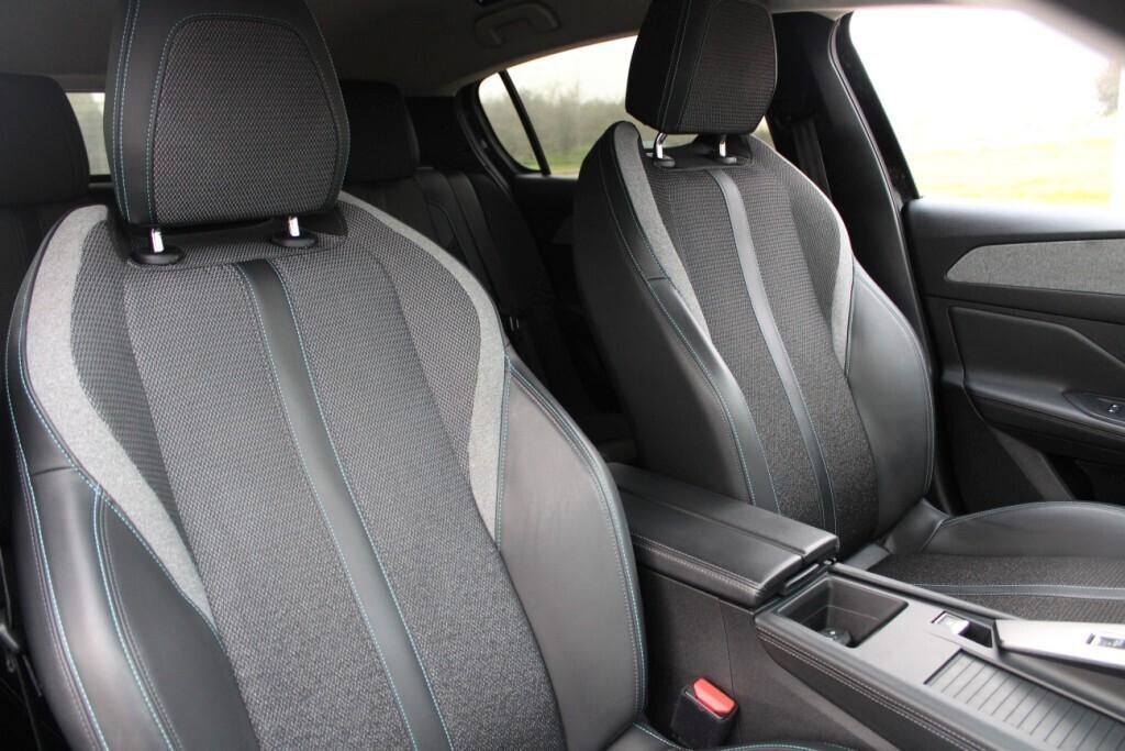 Peugeot 308 berlina EAT8 *LUCI AMBIENTE *PELLE