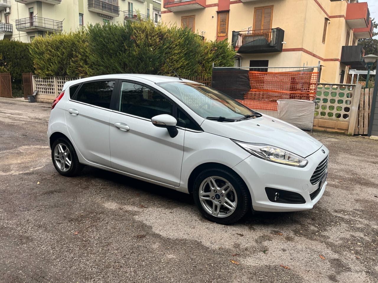 Ford Fiesta 1.4 5p. Bz.- GPL Titanium Garantita