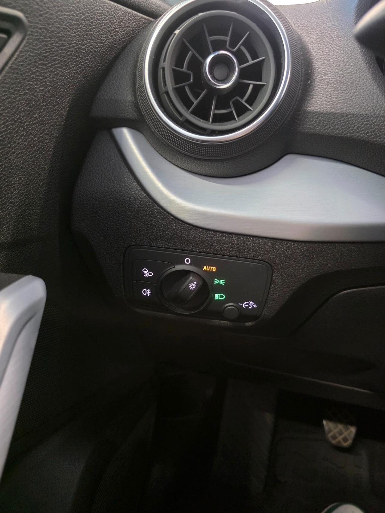 Audi Q2 30 TFSI Identity Black
