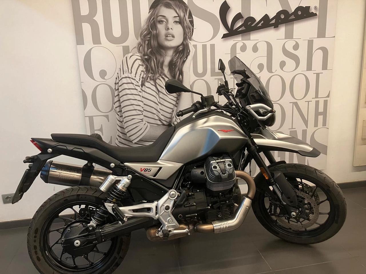 Moto Guzzi V 85 STRADA