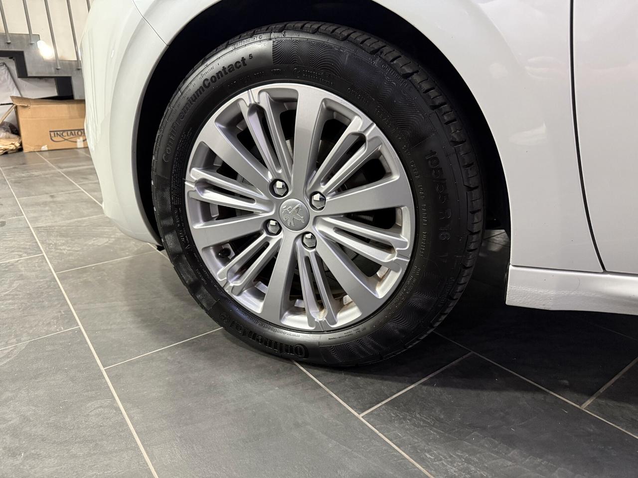Peugeot 208 BlueHDi 100 S&S 5 porte Allure
