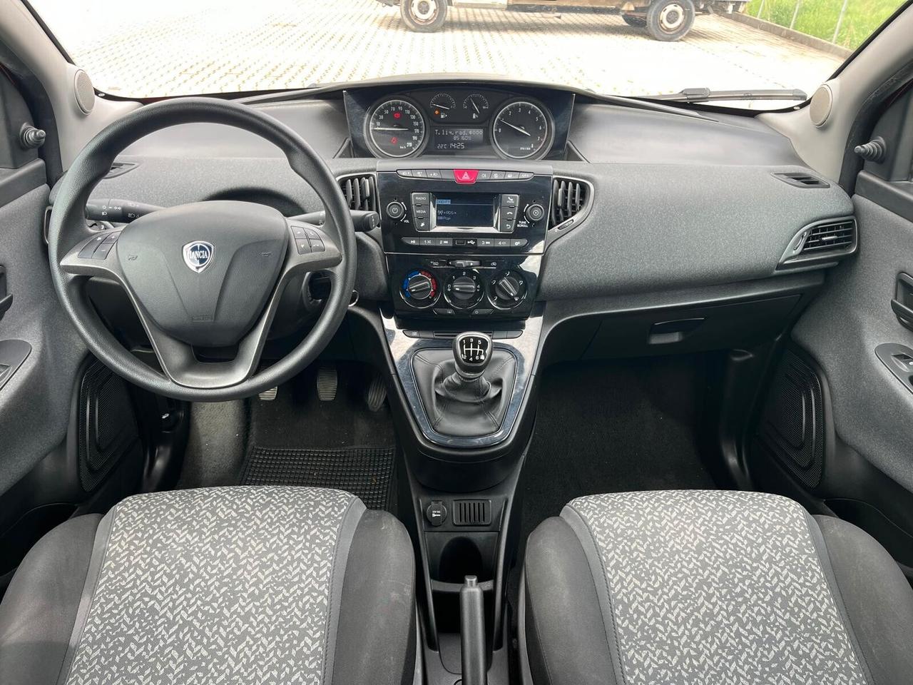 Lancia Ypsilon 1.0 FireFly 5 porte S&S Hybrid Ecochic Silver