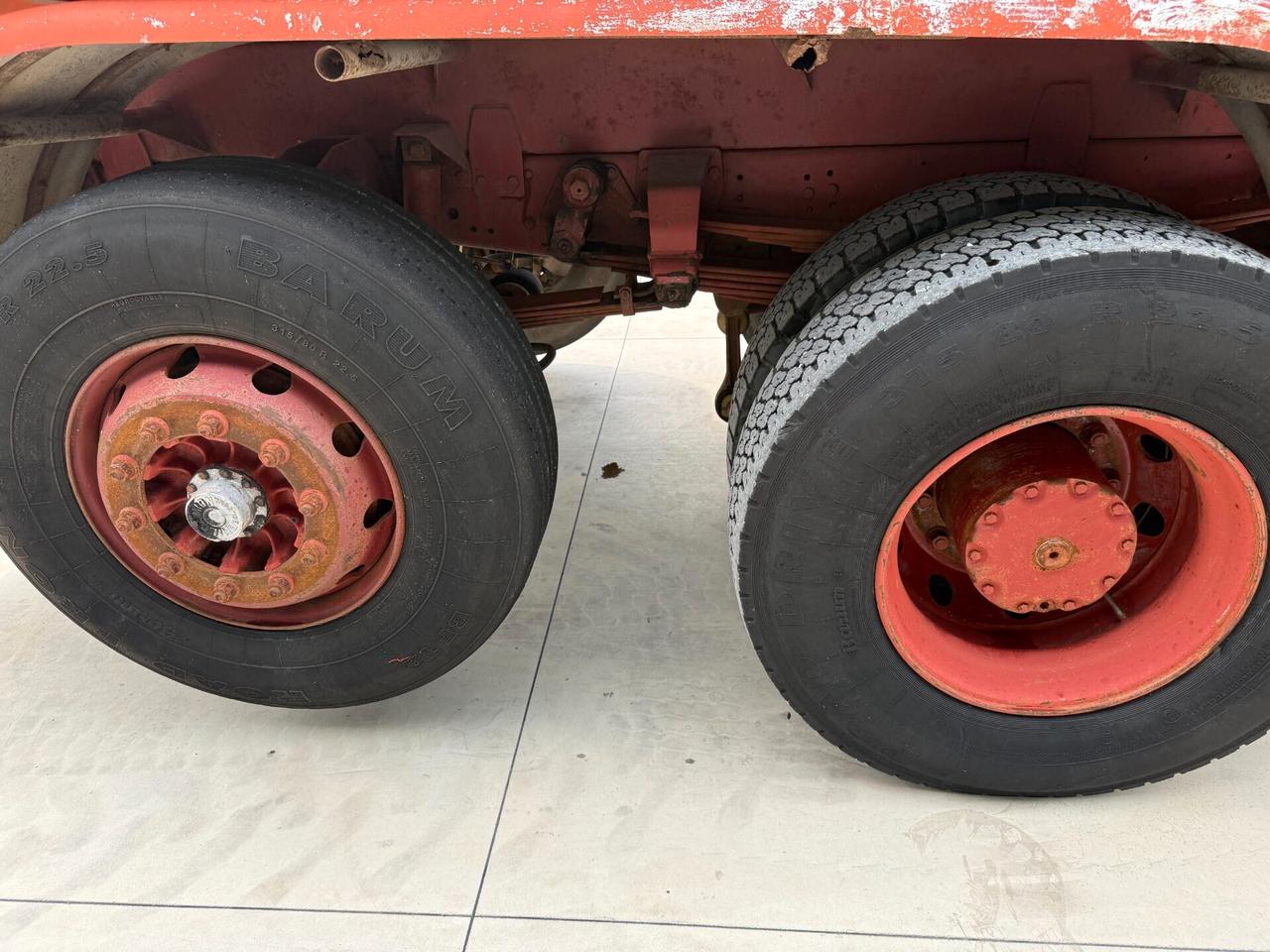 Mercedes Benz SK 1919 ribaltabile trilaterale con Gru HIAB Hidrocom 140