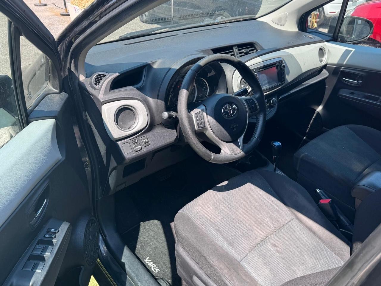 Toyota Yaris 1.5 75CV HYBRID,AUTOMATICA,RETRO,NAVI,NEOPRATENTATI,UNIPRO