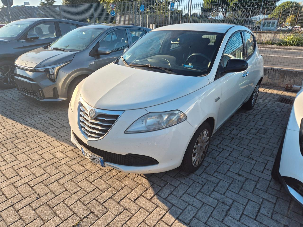 Lancia Ypsilon 1.2 69 CV 5 porte S&S Platinum