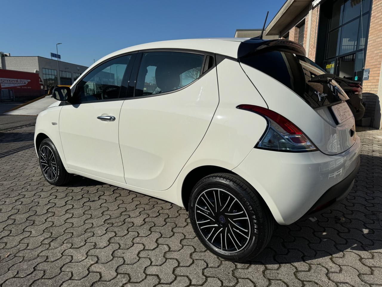 Lancia Ypsilon 1.0 FireFly 5 porte S&S Hybrid Gold