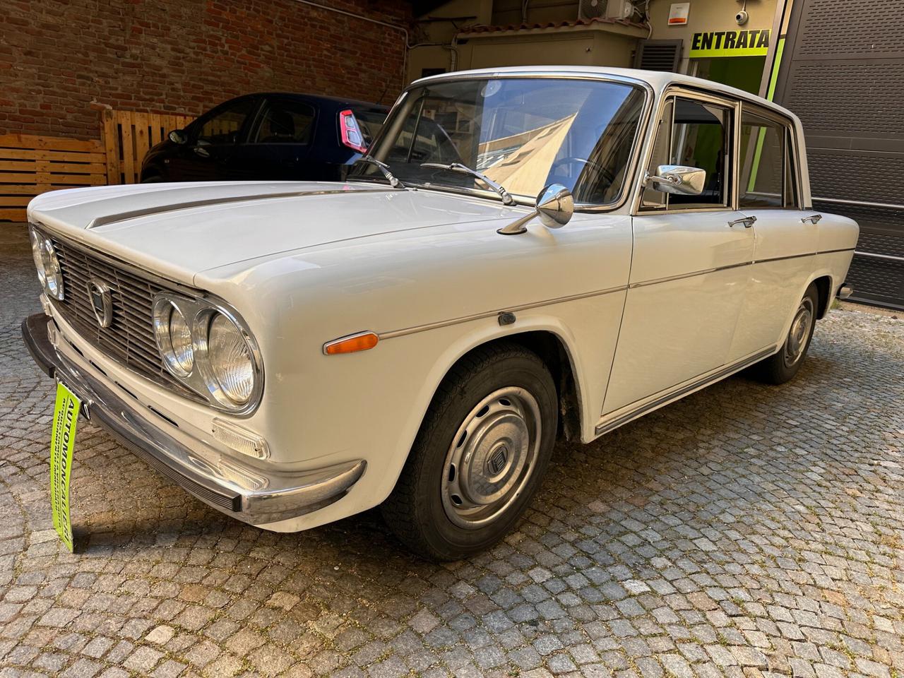 Lancia Fulvia 2 SERIE (INTERNI in PELLE)