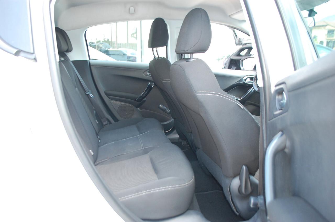 Peugeot 208 5p 1.2 puretech Active gpl 82CV Uff Italy USB