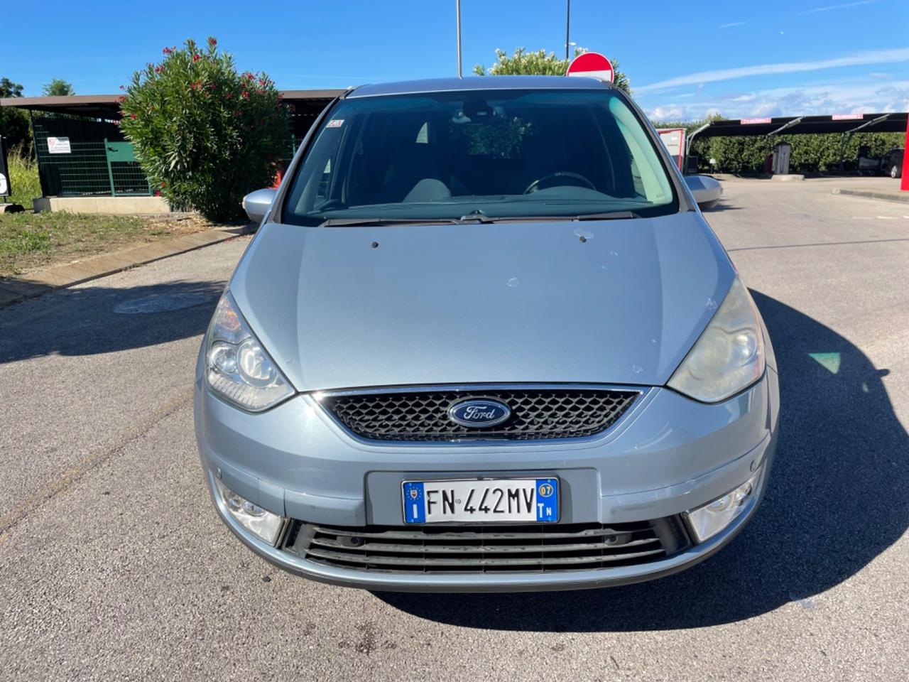 Ford galaxi .7 posti pronta al uso..€.2500