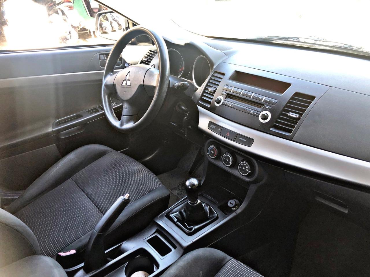 Mitsubishi Lancer 1.5 5p Gpl 2011