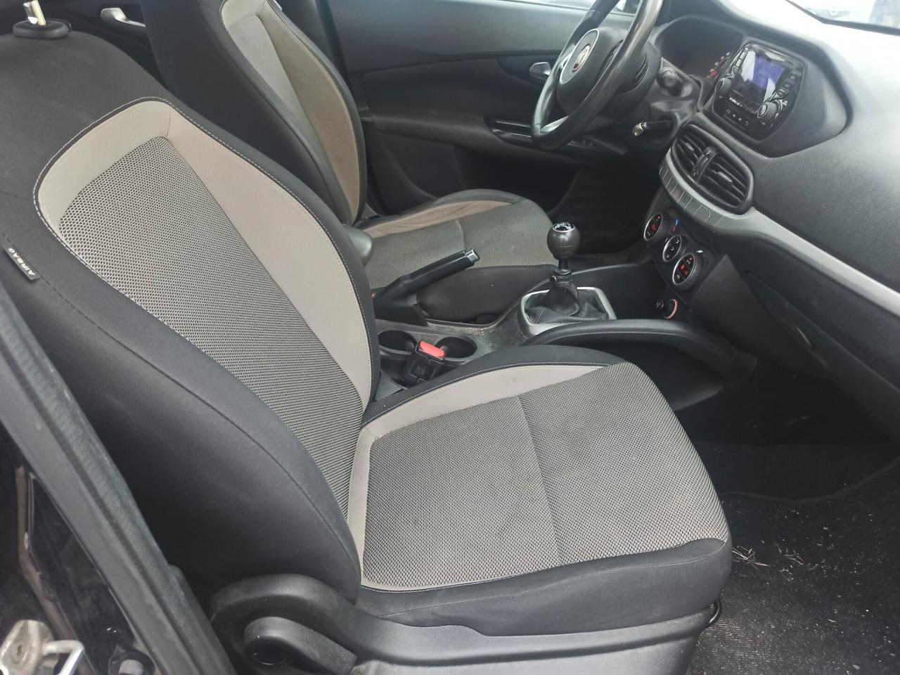 Fiat Tipo 1.6 Lounge-2016