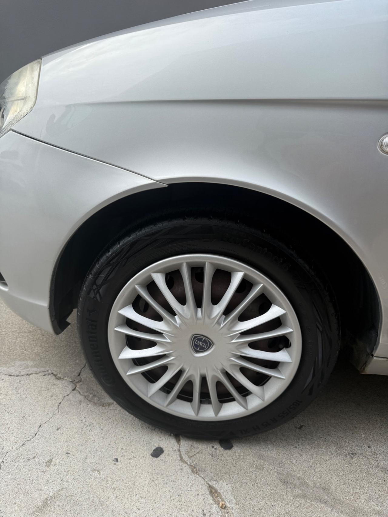 Lancia Ypsilon 1.2 69 CV 5 porte S&S Silver