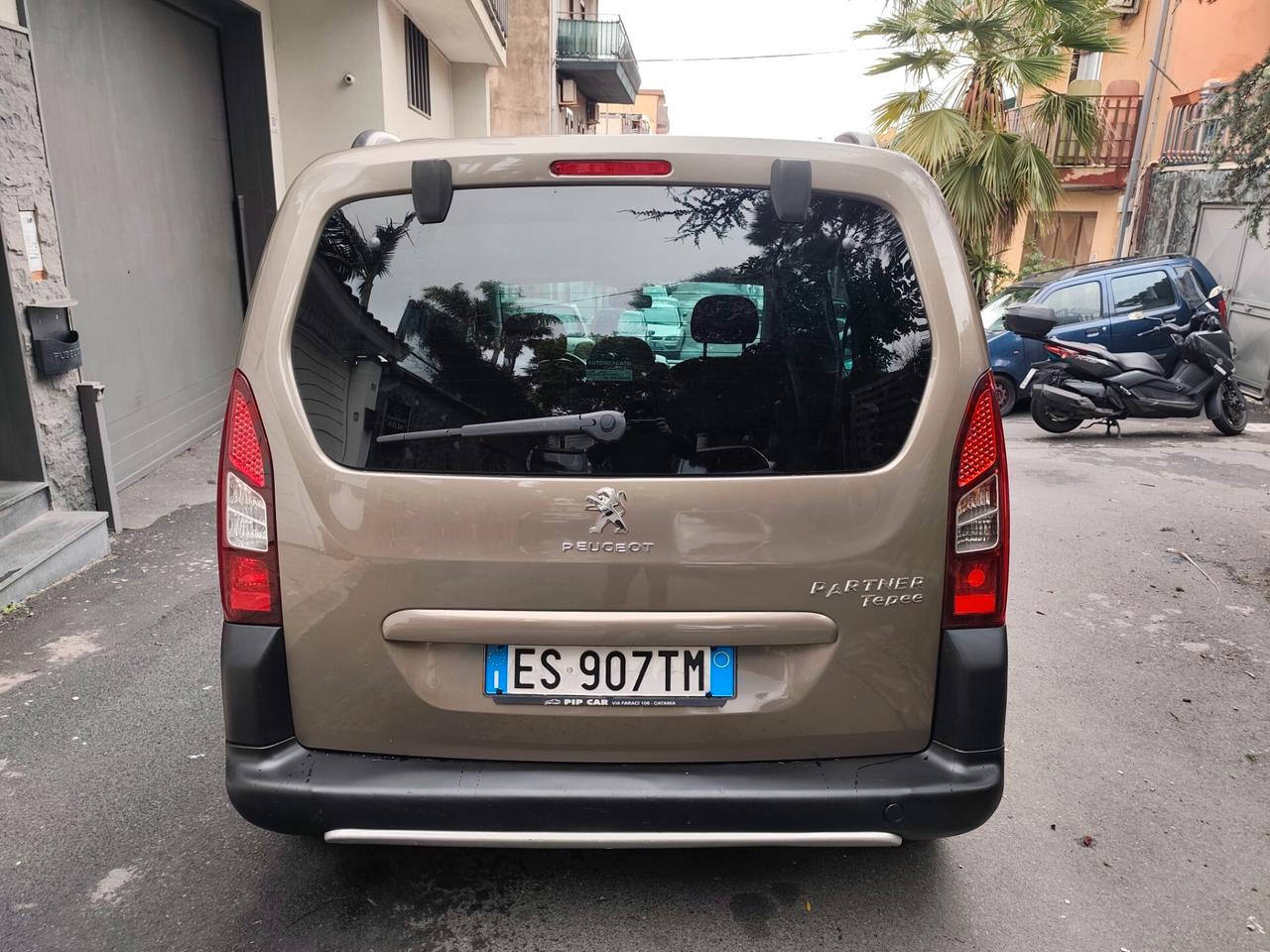 Peugeot Partner Tepee 1.6 HDi 92CV Outdoor 2013