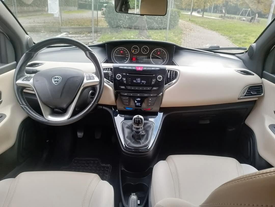 Lancia Ypsilon 1.2 69 CV 5 porte Platinum