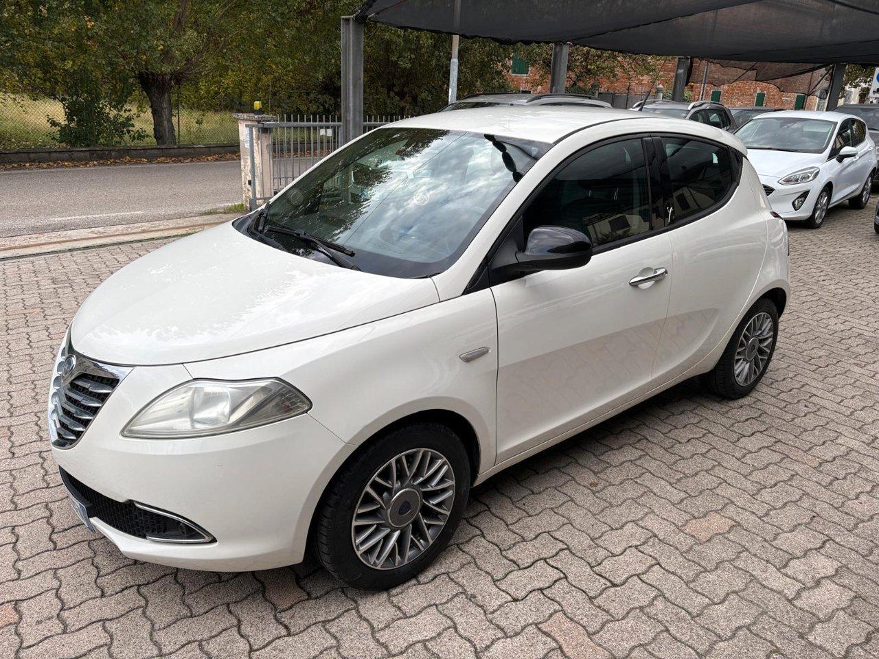 Lancia Ypsilon 5 Porte Ypsilon 1.2 8v Silver 69cv OK NEOPATENTATO
