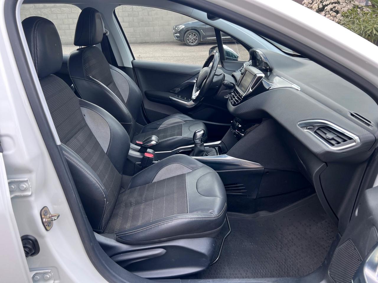 Peugeot 2008 1.6 e-hdi 92cv 8v Allure NAVI/PELLE/17; PERFETTA!