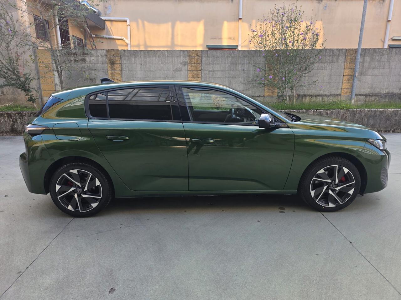 Peugeot 308 1.2 hybrid 136cv Prezzo Reale