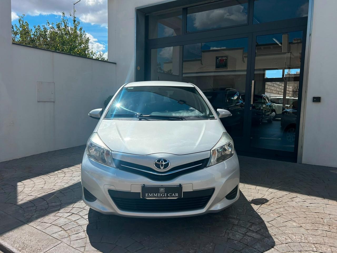 Toyota Yaris 1.0 51 Kw 5P LOUNGE RET. - 2012