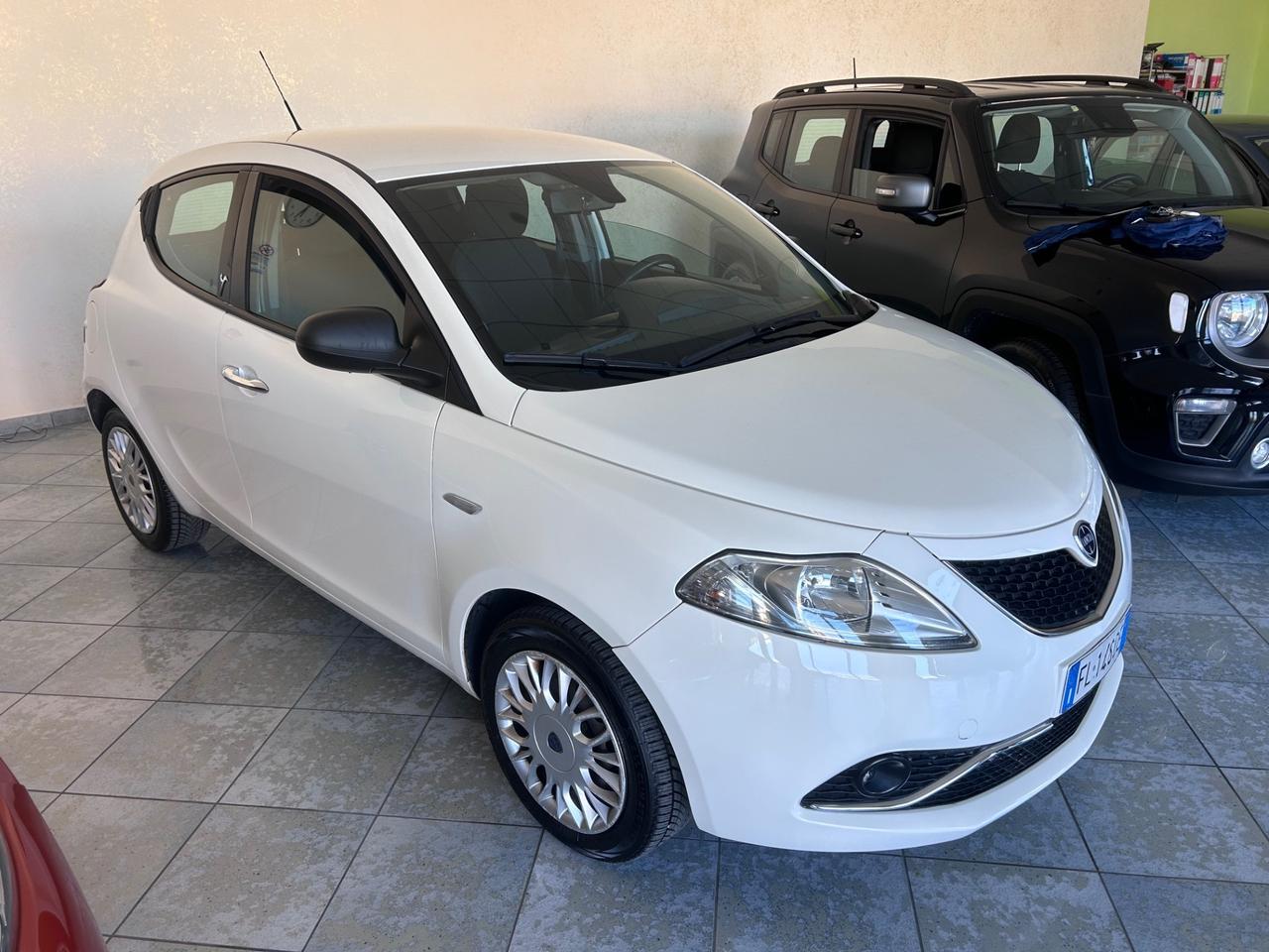 Lancia Ypsilon 1.2 69 CV 5 porte GPL Ecochic Silver