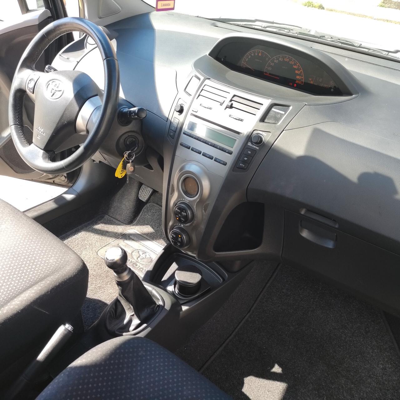 Toyota Yaris 1.0 5 porte Sol