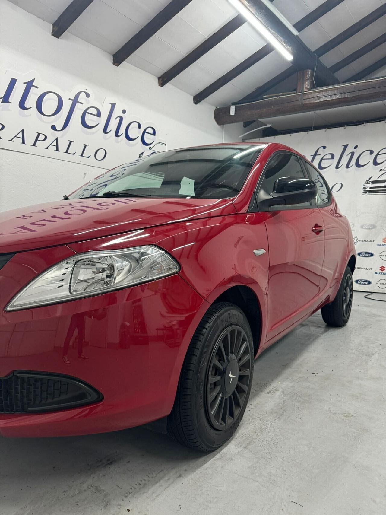 Lancia Ypsilon 0.9 TwinAir 85 CV 5 porte Metano Ecochic Elle