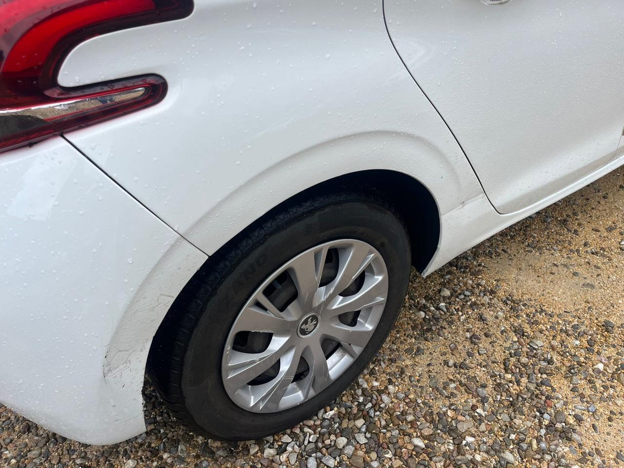 Peugeot 208 1.2 Benzina - Neopatentati - Tagliandi Certificati