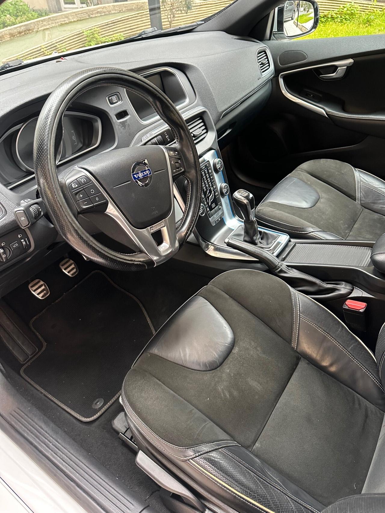 Volvo V40 D2 1.6 R-design Kinetic