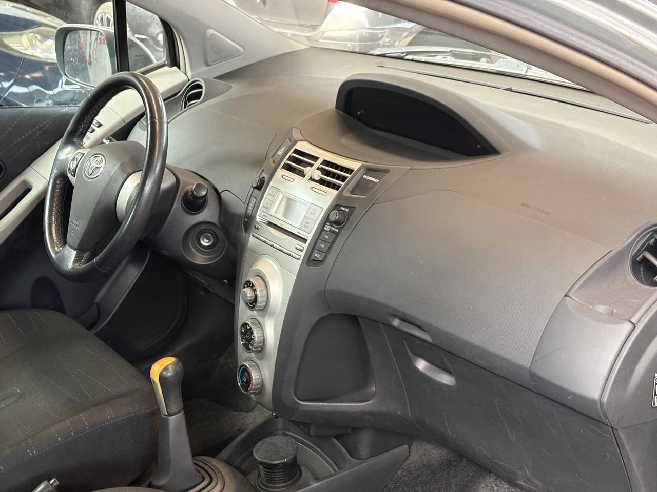 Toyota Yaris 1.0 5 porte Sol
