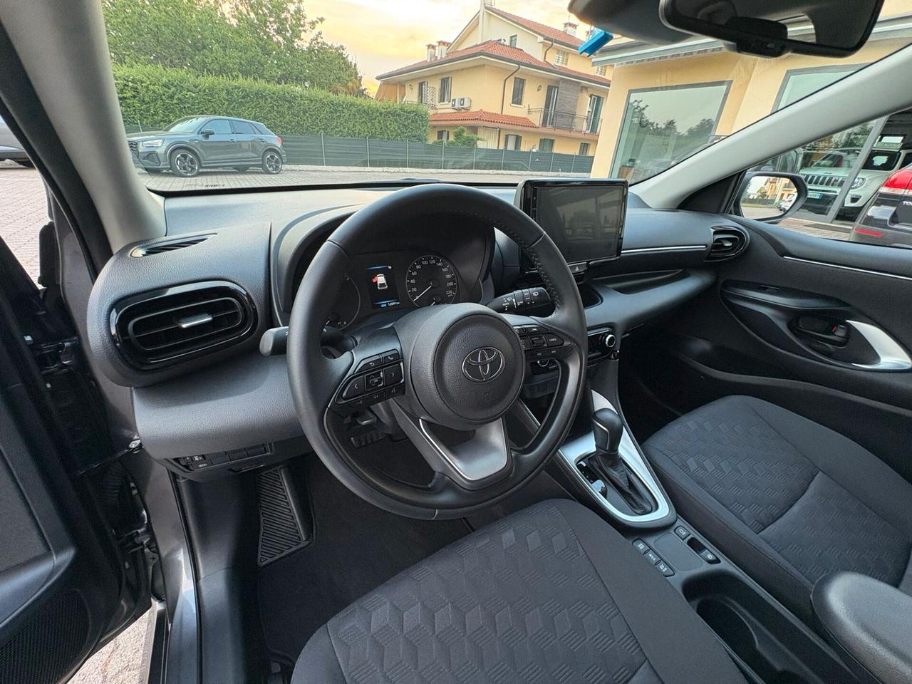 TOYOTA YARIS 1.5 HYBRID KM 12.091 SI A NEOPAT.
