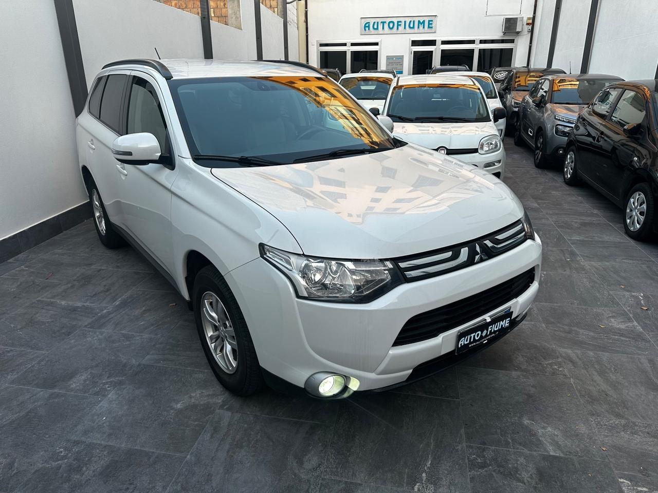 Mitsubishi Outlander 2.2 DI-D 4WD Intense