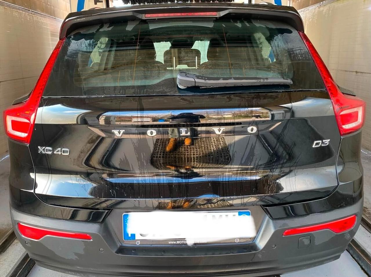 Volvo XC40tdi-4x4-150 cv- 2000cc-140000km-anno 2020-accessoriato-unico proprietario-stato seminuovo