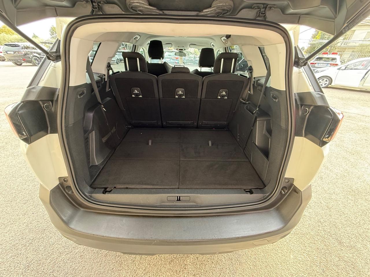 Peugeot 5008 -1.6 Diesel 120 cv-Gancio Traino