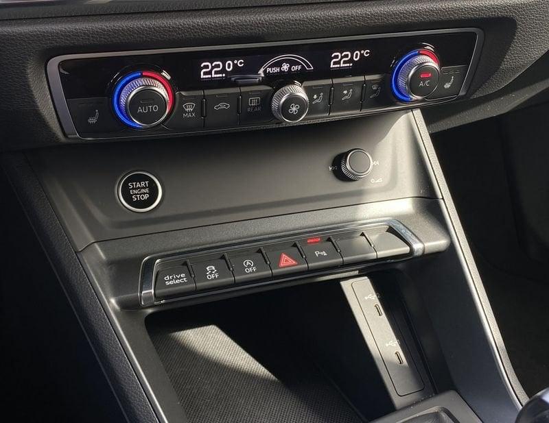 Audi Q3 SPB S Line interno ed esterno 2.0 TDI 150CV S-Tronic quattro 35