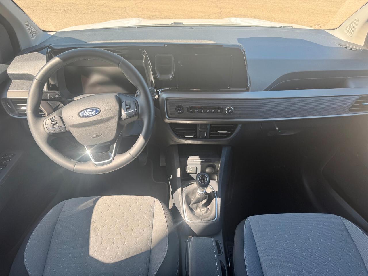 Ford Tourneo Courier 1.0 EcoBoost Titanium
