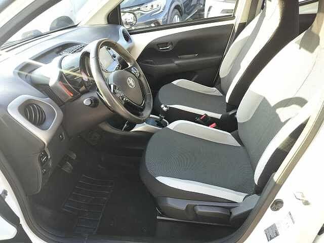 Toyota Aygo 1.0 VVT-i 69 CV 5 porte x-play MMT