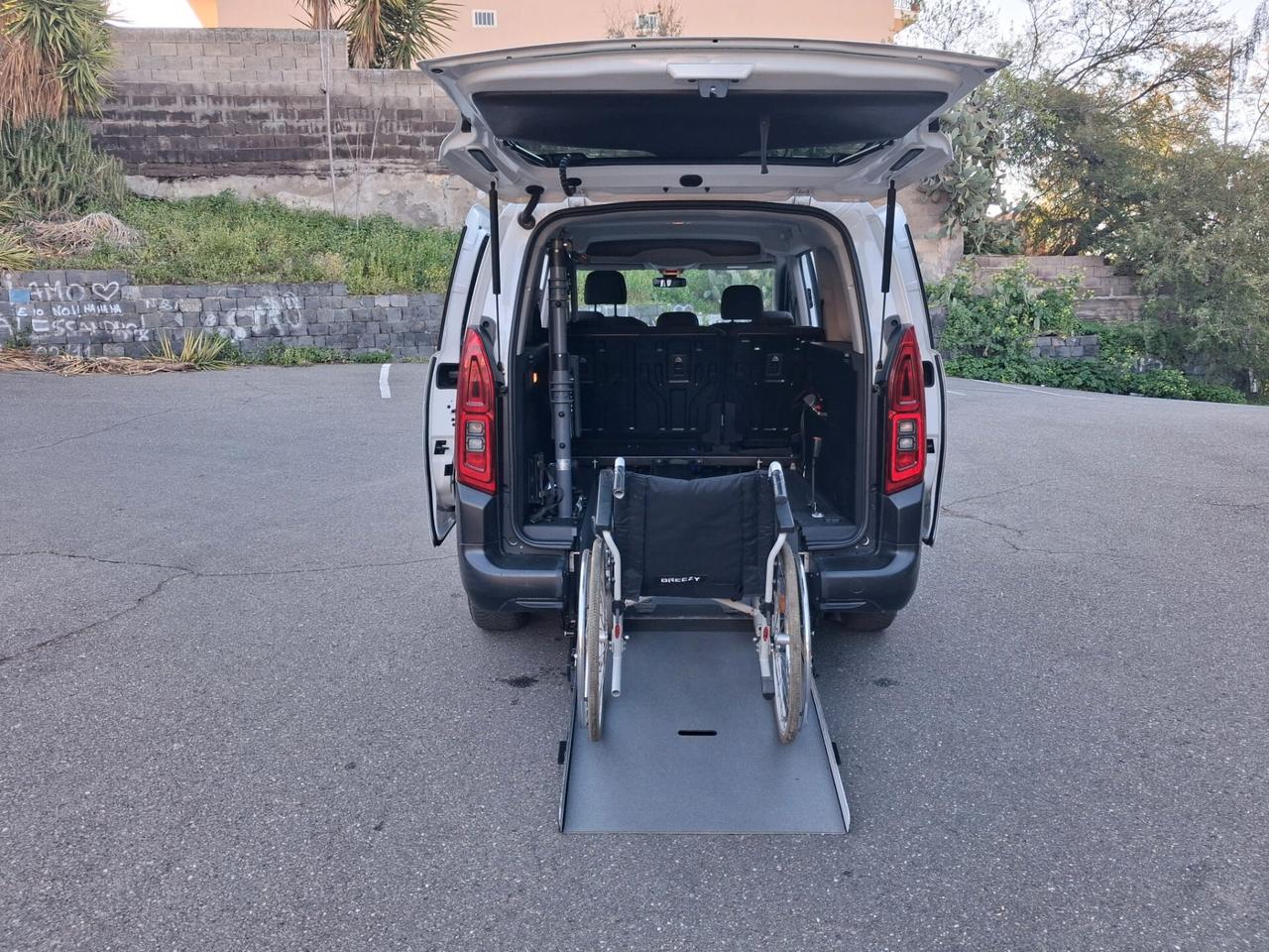 Citroen Berlingo Pianale ribassato con rampa disabili in carrozzina
