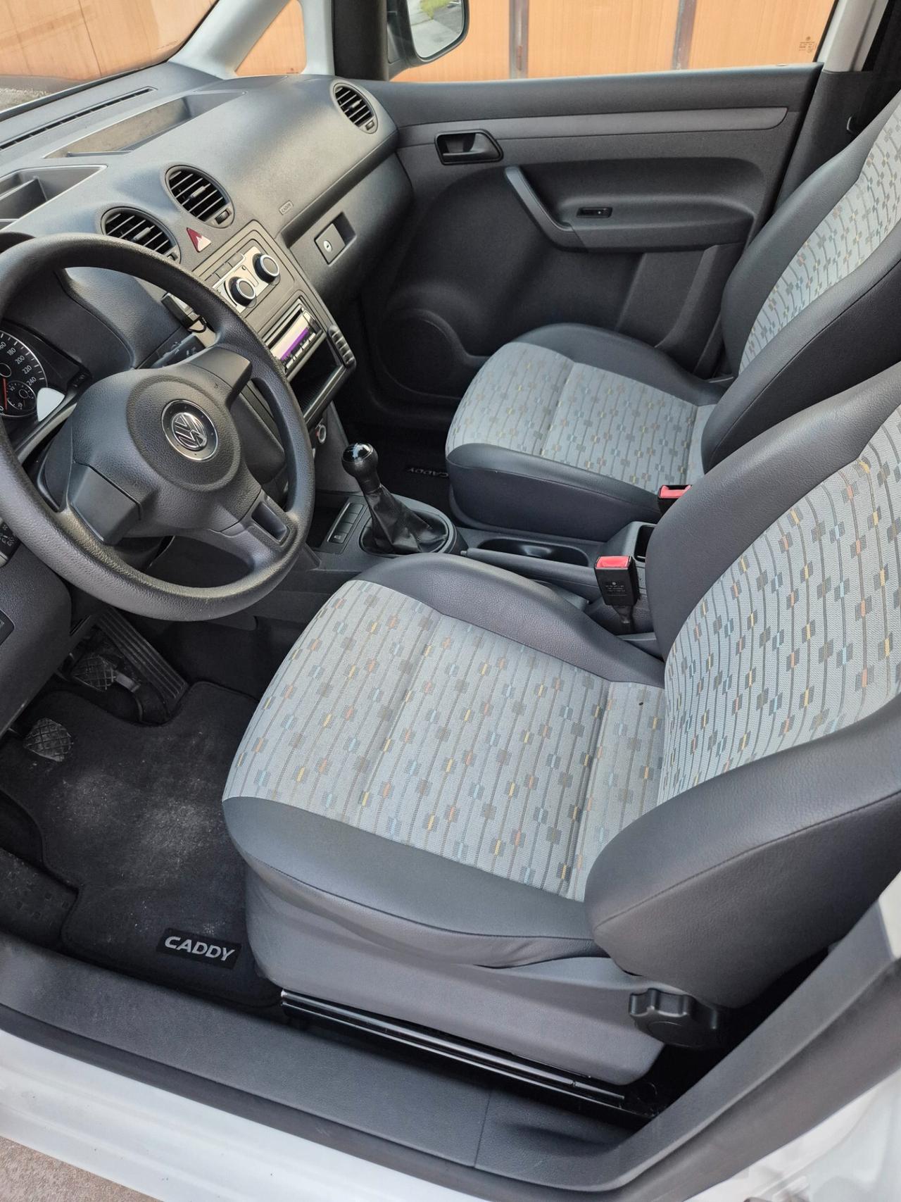 Volkswagen Caddy 1.6 TDI 102 CV neopatentati