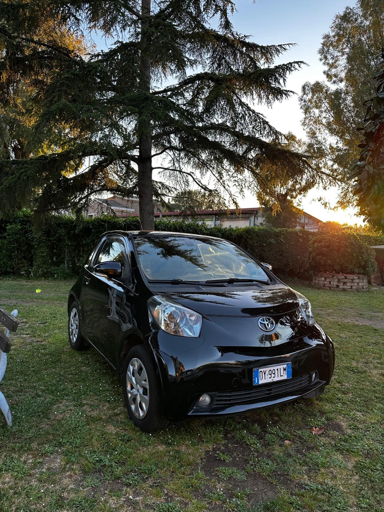 Toyota iQ 1.0 Multidrive Versione Lancio nero perlato !