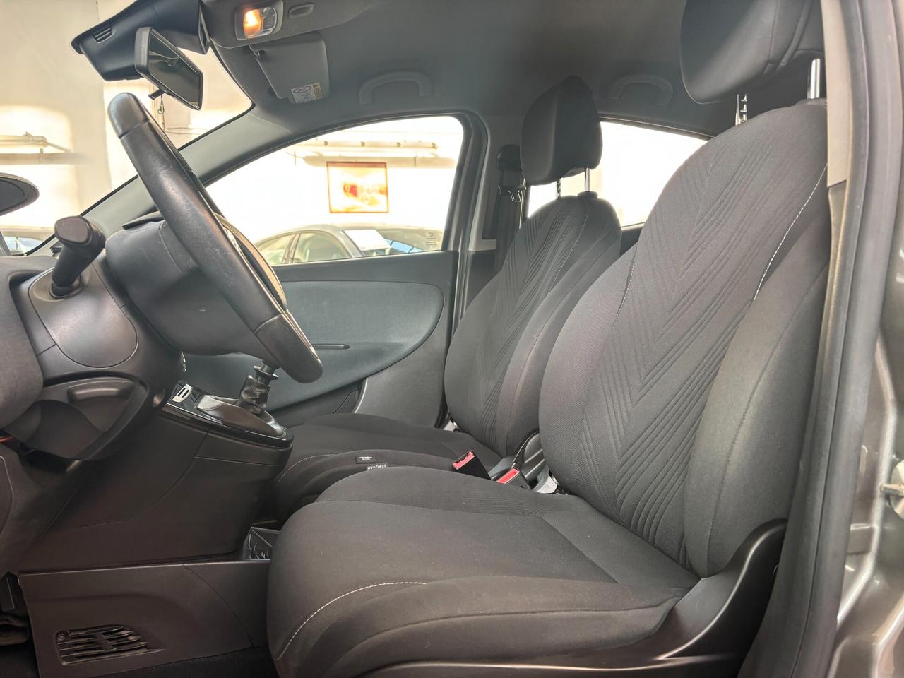 Lancia Ypsilon 1.0 FireFly 5 porte S&S Hybrid Gold